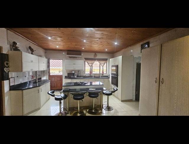 2 BEDROOM HOUSE FOR SALE IN CRAIGIEBURN